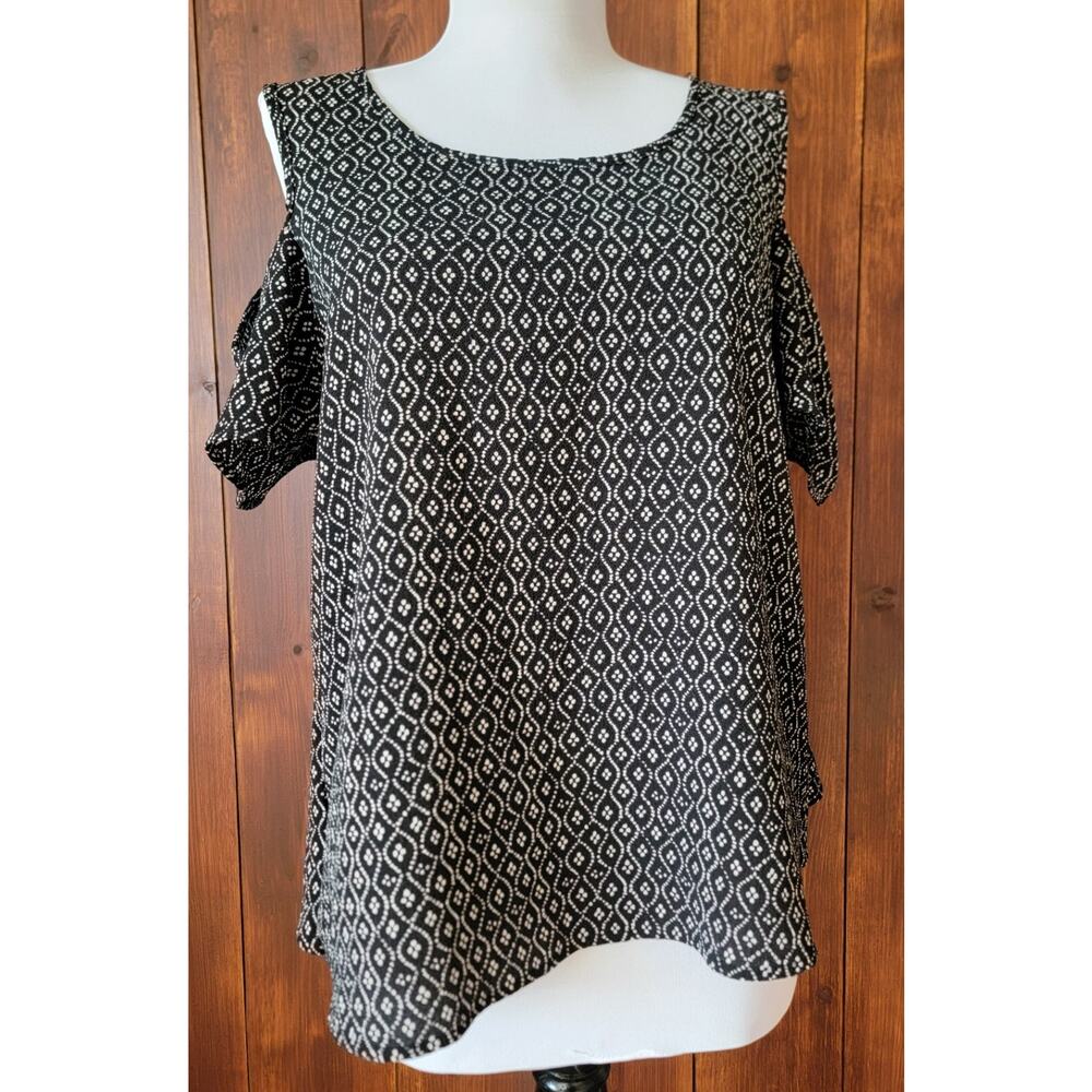 Meraki Women’s L Cold Shoulder Black Top Cream Floral Flutter Sleeves Cape Back